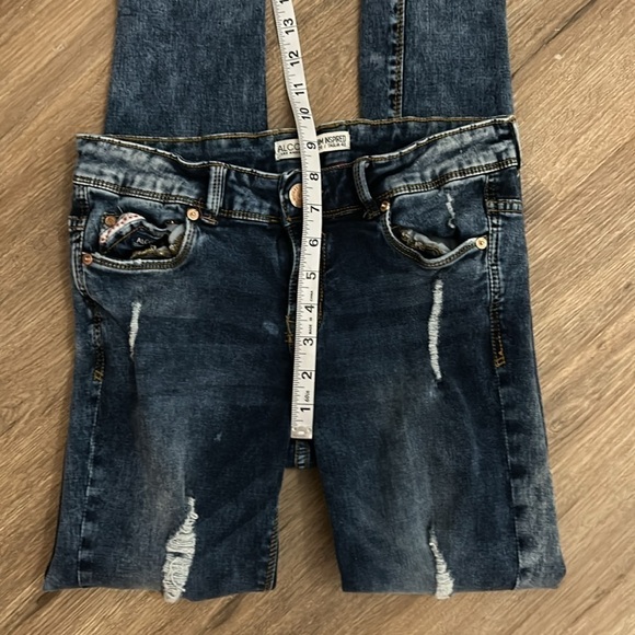 ALCOTT Distress Skinny Jeans - Picture 5 of 9